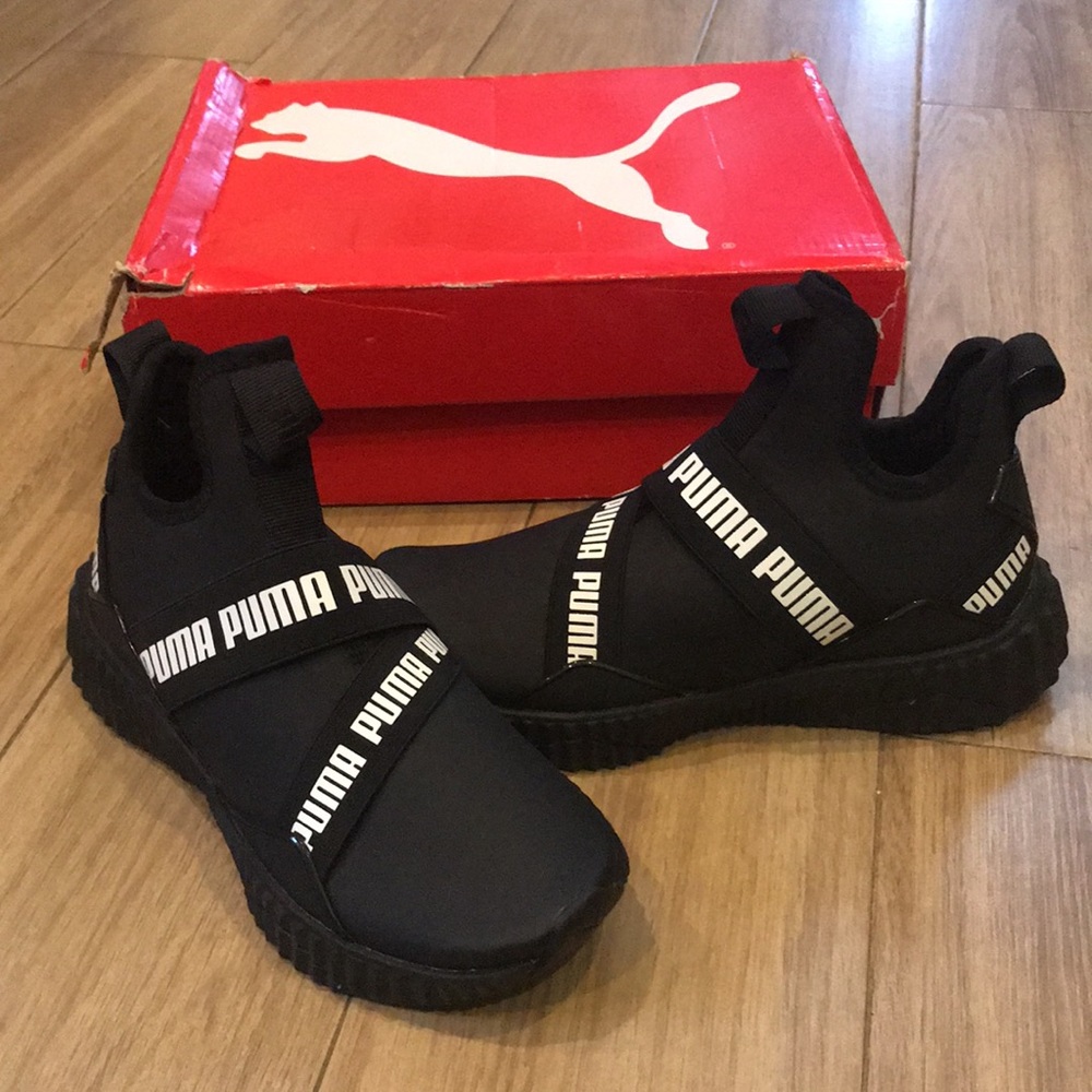 Puma Sneakers - NWT 🖤